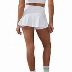 CLEARANCE.     COTTON ON BODY Women's Ultra Soft Move Tennis Skort Skirt white